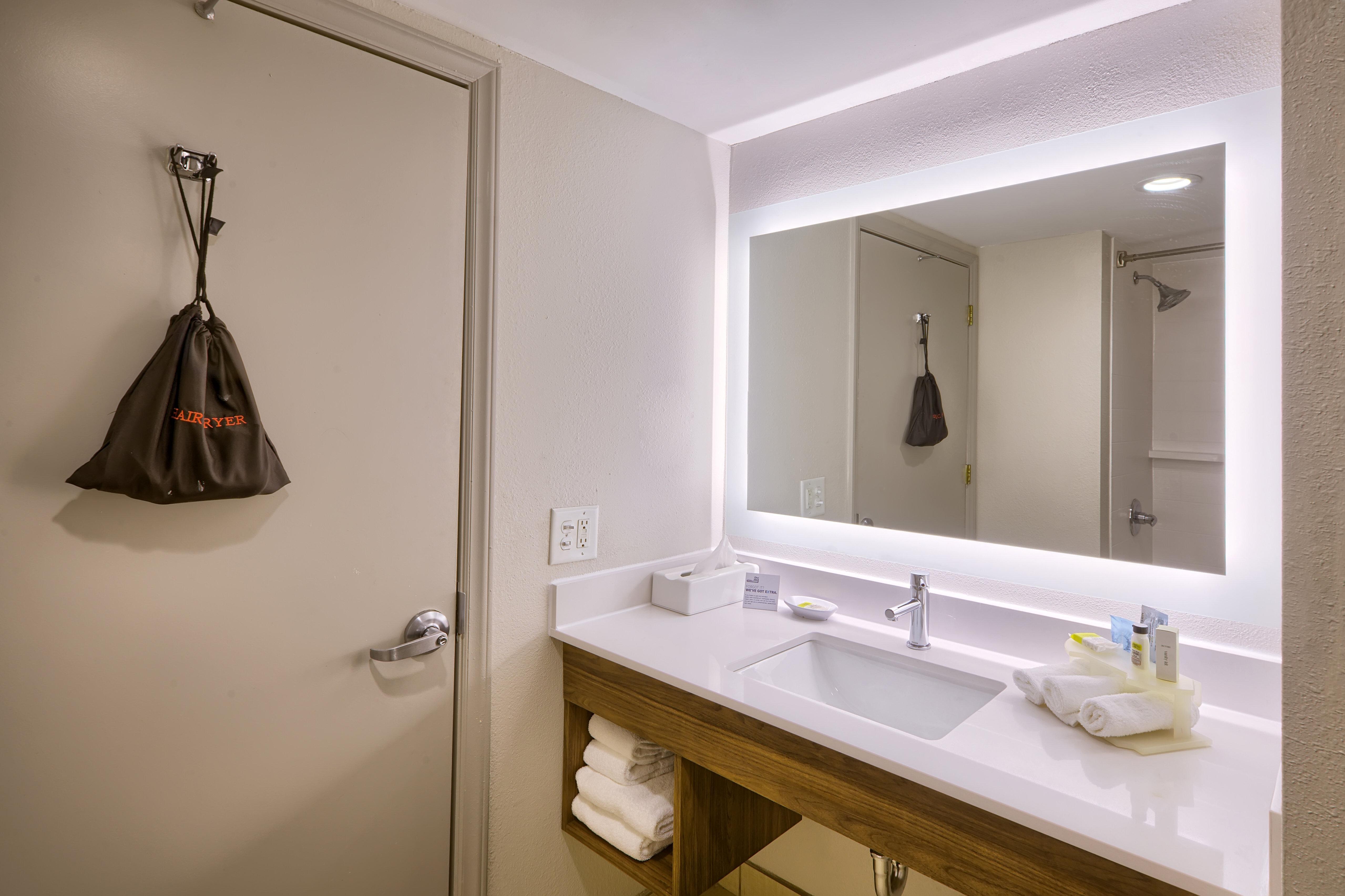 Holiday Inn Express Hotel & Suites Raleigh North - Wake Forest By Ihg Bagian luar foto
