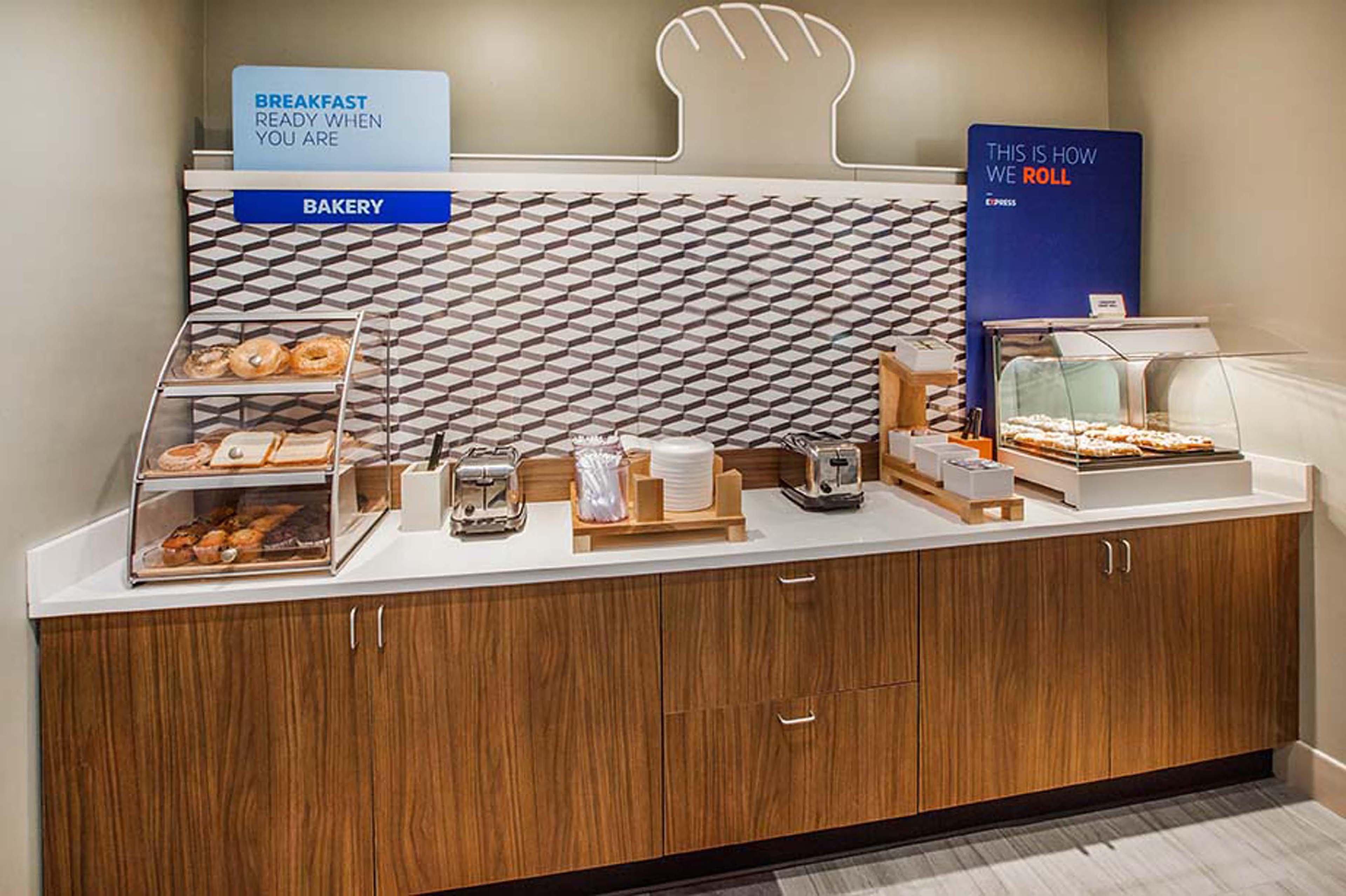 Holiday Inn Express Hotel & Suites Raleigh North - Wake Forest By Ihg Bagian luar foto