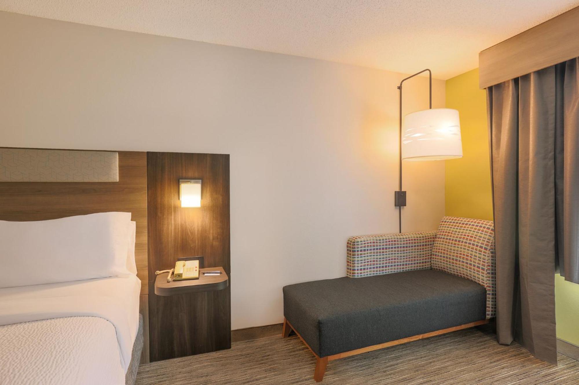 Holiday Inn Express Hotel & Suites Raleigh North - Wake Forest By Ihg Bagian luar foto