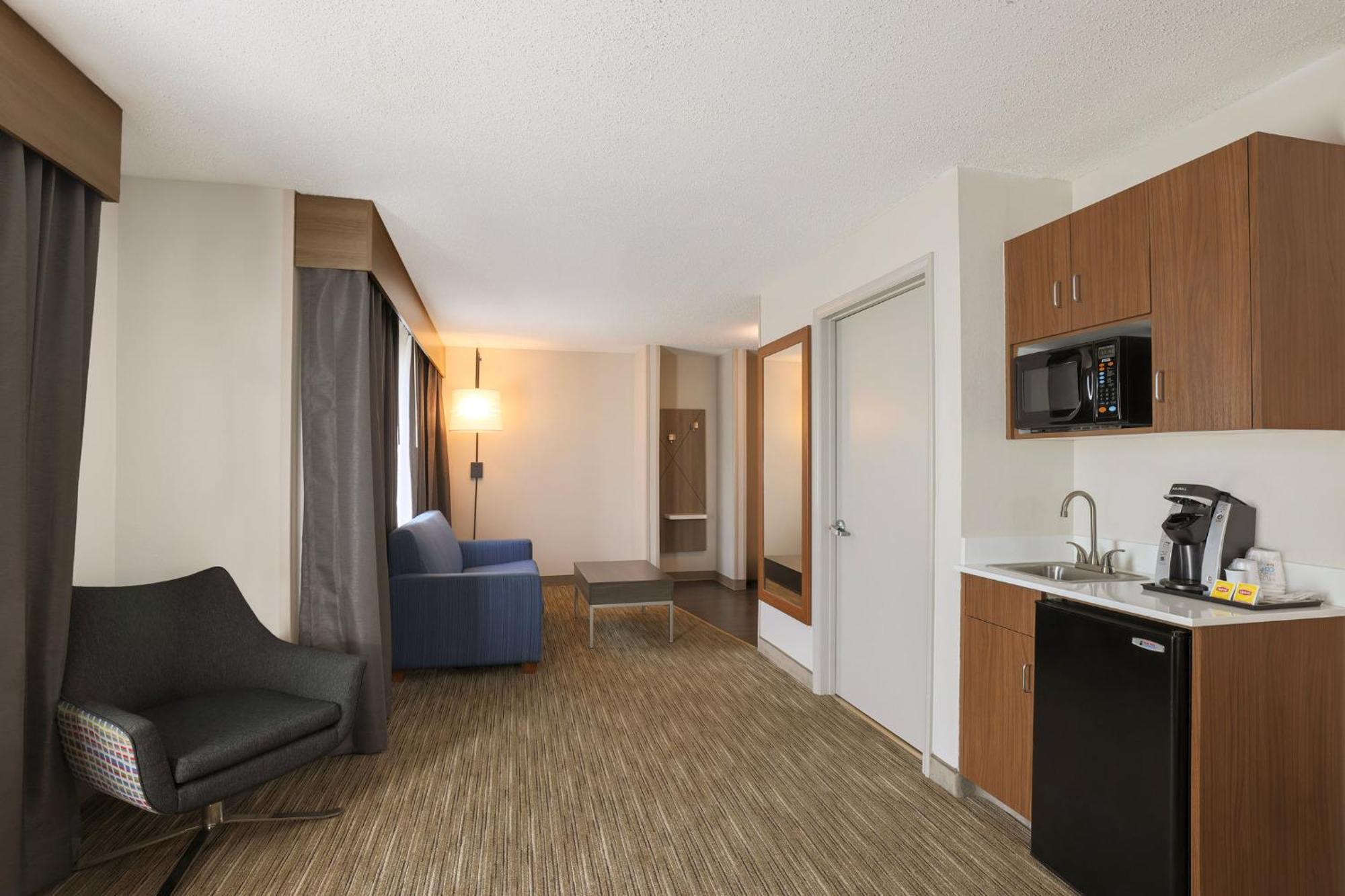 Holiday Inn Express Hotel & Suites Raleigh North - Wake Forest By Ihg Bagian luar foto