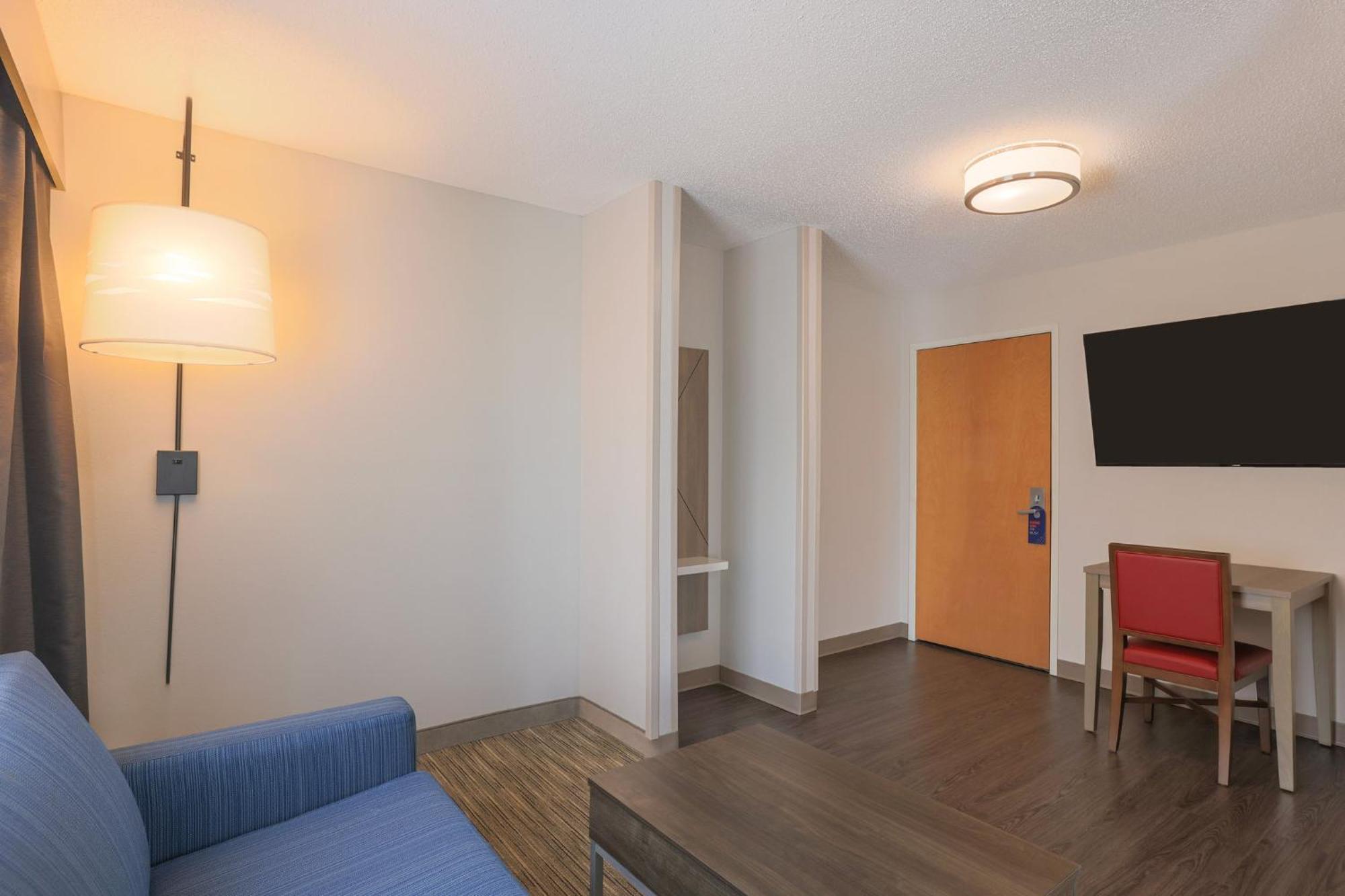 Holiday Inn Express Hotel & Suites Raleigh North - Wake Forest By Ihg Bagian luar foto